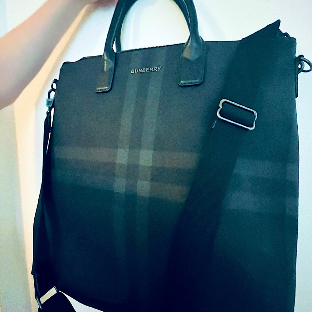 Burberry slim vertical grid Denny bag in charcoal - never used - Picture 2 of 13